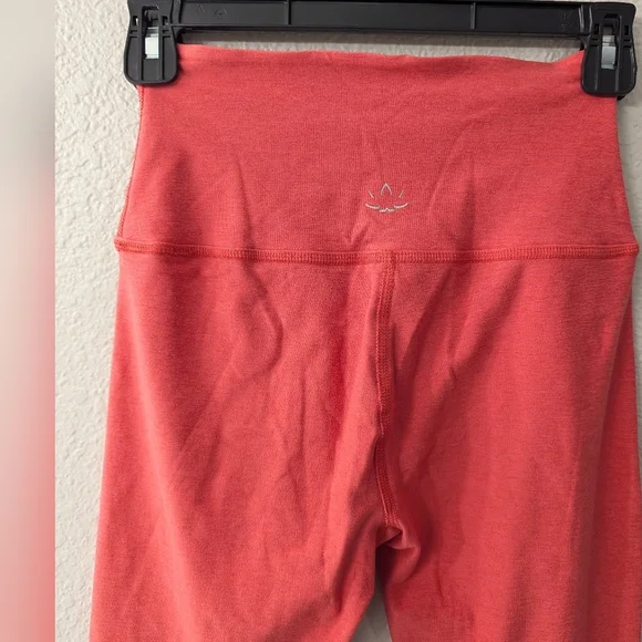 Beyond Yoga Crop Legging - Buttery Soft Space Dye Fabric  - Coral -  Size Small - Picture 6 of 7
